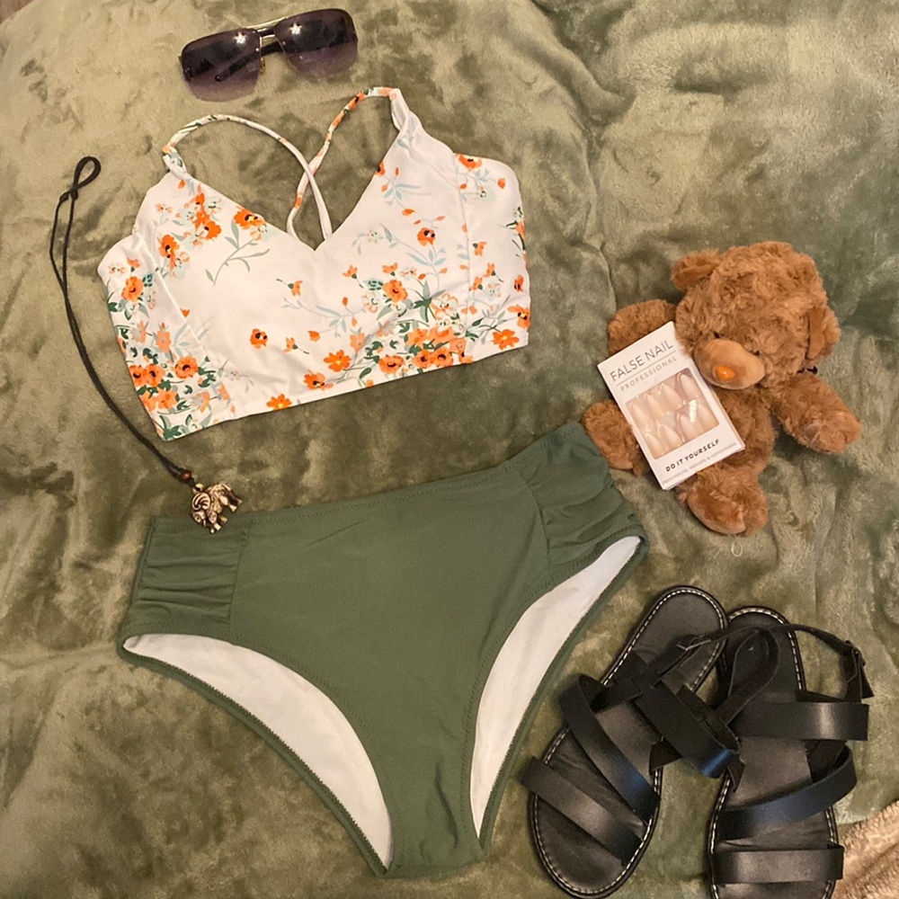 🍀 Cute Flower Bikini Set! 🌸